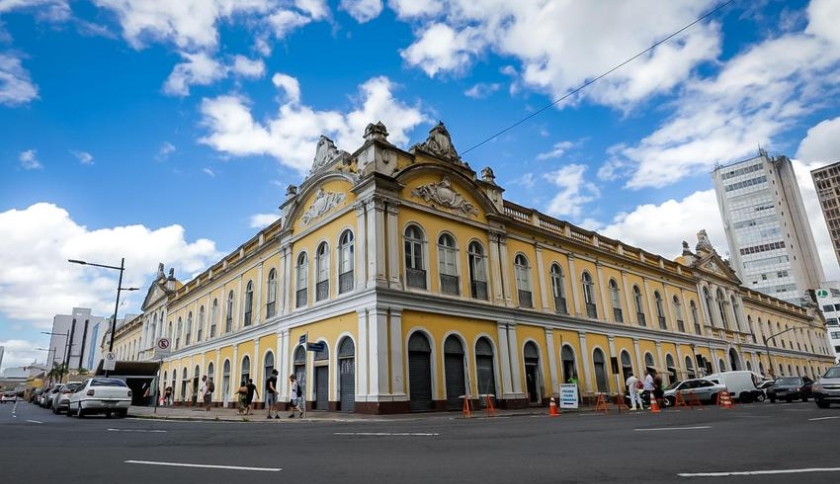O Mercado Público de Porto Alegre é um dos pontos turísticos mais visitados e frequentados da cidade.