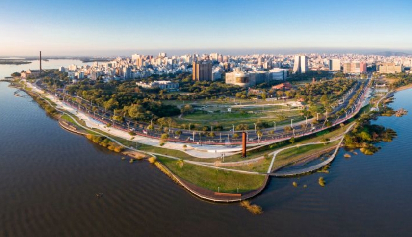 A Orla do Guaiba é um ponto turístico em Porto Alegre ideal para família e amigos aproveitarem a natureza