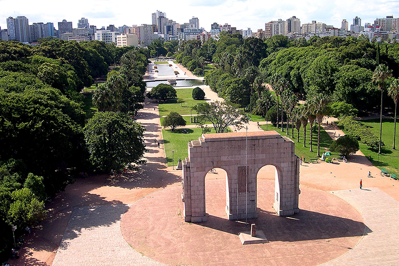 Parque Redenção, no Bairro Bom Fim, é repleto de natureza e história de Porto Alegre