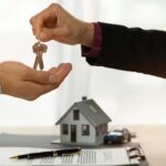 Comprar imóvel com CPF ou PJ: quando faz sentido (imposto, proteção patrimonial e locação)